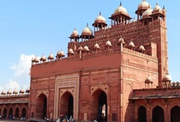 "150 साल बाद लाल किला मांगने आईं हैं? फिर तो आगरा और फतेहपुर सीकरी भी मांगिए" — सुप्रीम कोर्ट ने सुल्ताना बेगम की याचिका को बताया ‘निराधार’